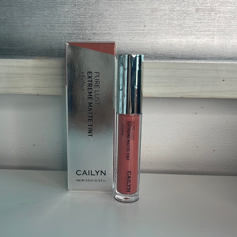 Cailyn Pure lust extreme matte tint  + Velvet 33 MIXABLE